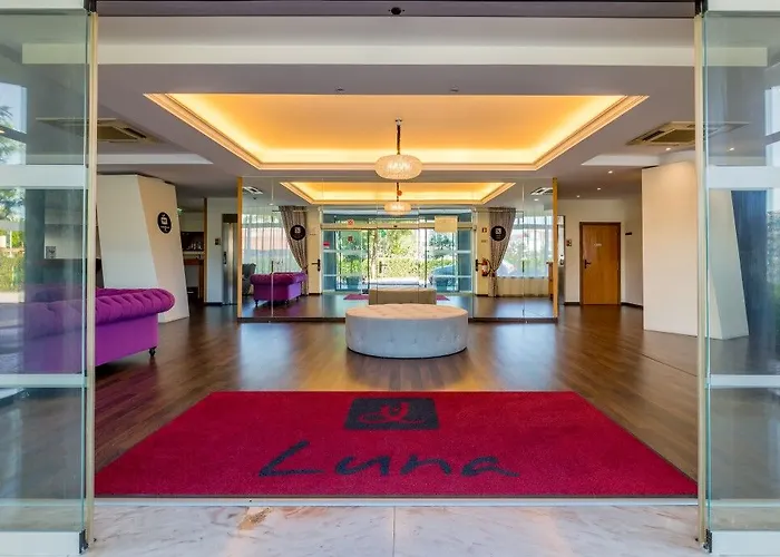 Luna Hotell 4*